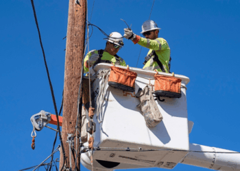 Southern California Edison cuts power to thousands amid wildfire risk