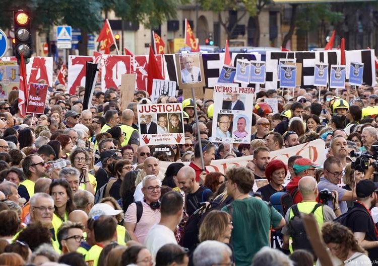 Spain: Tens of thousands protest a year after deadly floods