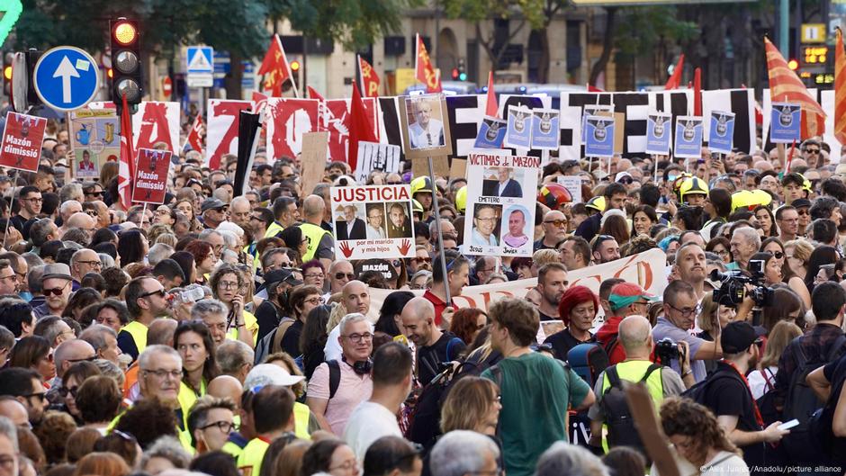 Spain: Tens of thousands protest a year after deadly floods