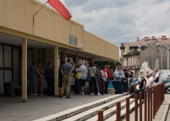 Steep influx of new Ukrainian refugees triggers backlash in Berlin and Warsaw