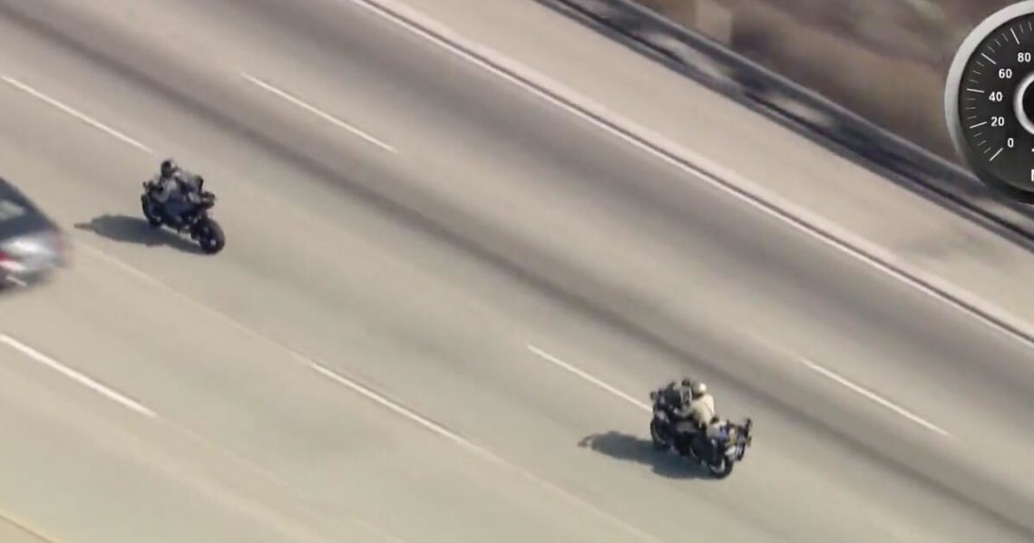Suspect in deputy’s shooting flees on motorcycle, reaches speeds over 120 mph, crashes on freeway