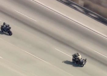 Suspect in deputy’s shooting flees on motorcycle, reaches speeds over 120 mph, crashes on freeway