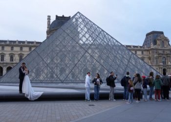 Suspects arrested in connection with Louvre jewel heist