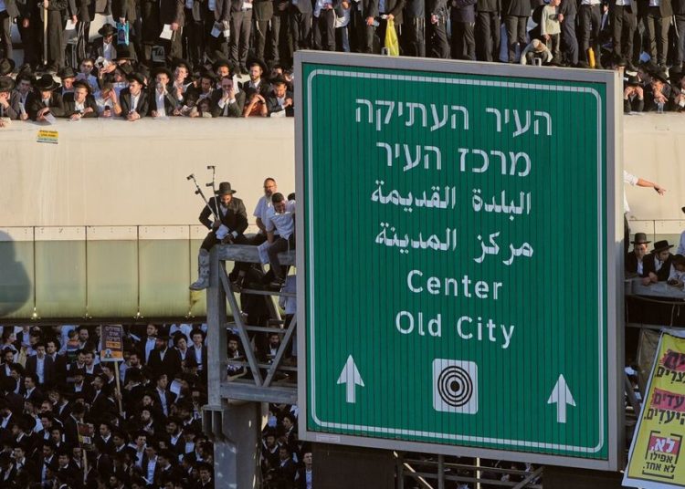 Tens of thousands of ultra-Orthodox Jews protest military draft in Jerusalem