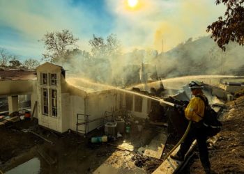 The citizen fire brigade that helped fight the Palisades fire is growing. Is it worth the risk?