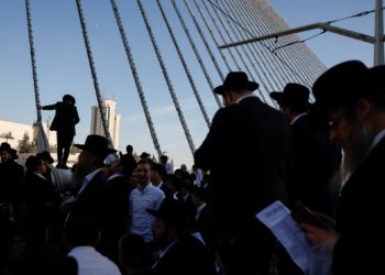 Thousands of ultra-Orthodox rally in Jerusalem against military service