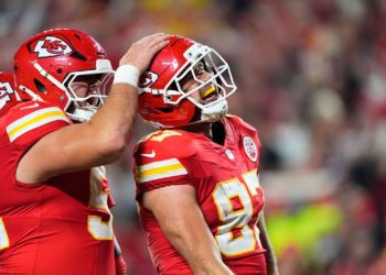 Travis Kelce ties Chiefs’ touchdown mark as Kansas City puts on show in win