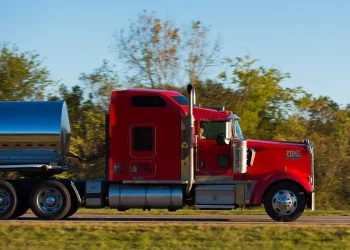 Truckers push back on driver-shortage ‘myth’ that has led to flood of foreigners in long-haul industry