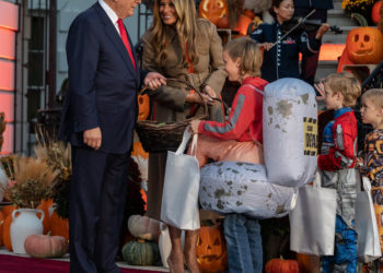 Trump Returns to White House in Time to Greet Trick-or-Treaters