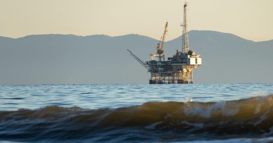 Trump admin. aims to auction offshore oil leases despite states’ opposition