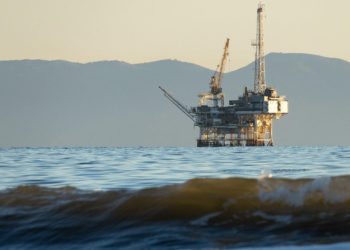 Trump admin. aims to auction offshore oil leases despite states’ opposition