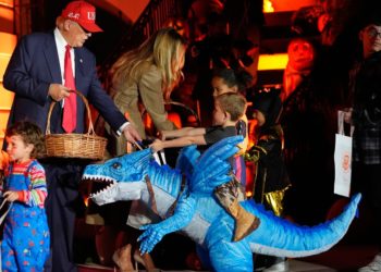 Trump hosts White House Halloween bash with superheroes and presidential lookalikes amid shutdown