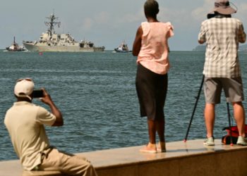 Trump says not planning US strikes on Venezuela