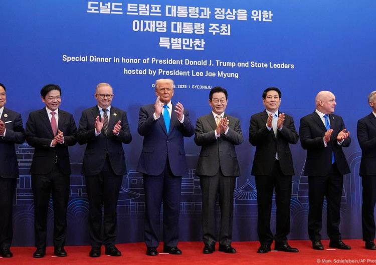 US-China dysfunction overshadows APEC summit