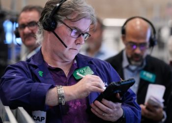 US stocks rally toward more records ahead of pivotal week for Wall Street
