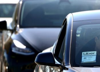 Uber and Lyft drivers can unionize under new law signed by Newsom. How does it work?