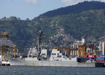 Venezuela suspends Trinidad and Tobago gas accord over US warship visit