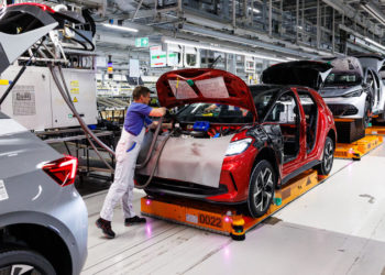 Volkswagen, Hit by Tariffs, Reports $1.5 Billion Loss and Warns of Chip Shortage