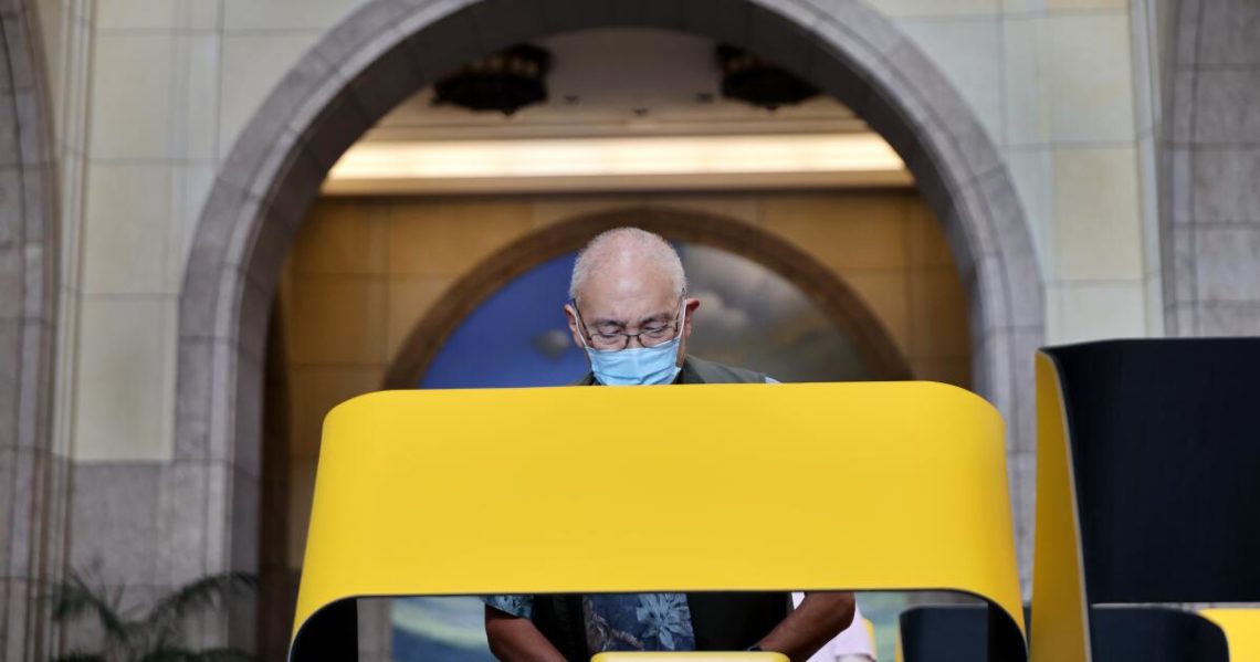 Voters in poll side with Newsom, Democrats on Prop. 50 — a potential blow to Trump and GOP