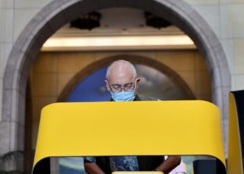 Voters in poll side with Newsom, Democrats on Prop. 50 — a potential blow to Trump and GOP