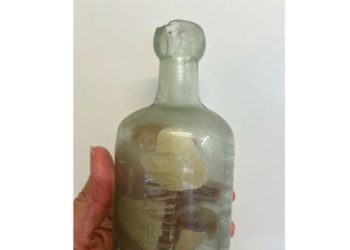 WWI messages in a bottle found on Australian beach more than 100 years later
