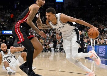 Wembanyama leads Spurs to their first 5-0 start with 27 points and 18 rebounds in win over the Heat