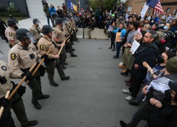 What a pastor saw ICE do to protesters outside Chicago