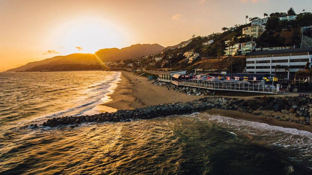 Wolfgang Puck & Frank Gehry Get Coastal Commission Approval To Build A New Restaurant At Gladstones Site