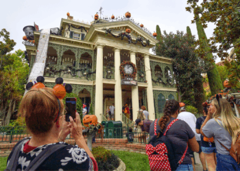 Woman Dies After Riding Disney’s Haunted Mansion