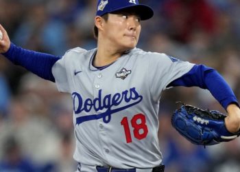 Yamamoto throws first World Series complete game since 2015 as Dodgers beat Blue Jays 5-1 in Game 2