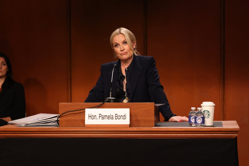 Amy Poehler as Pam Bondi during the "Bondi Hearing" Cold Open