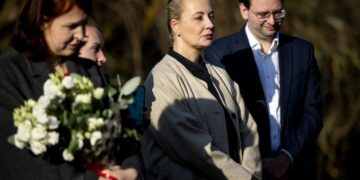 Russian Exiles See Europe Visa Rule as Blow Against Them, Not Putin