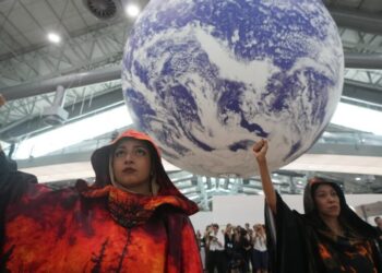 Many Fighting Climate Change Worry They Are Losing the Information War