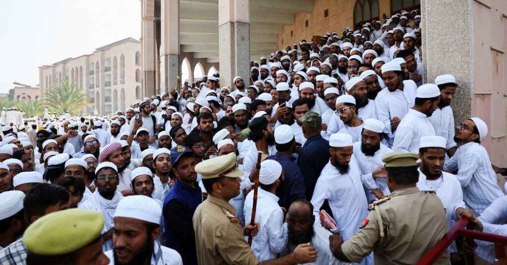 At a Shared Symbol of Jihad, the Taliban Defy Their Old Ties With Pakistan