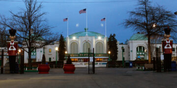 3 Charged With Stuffed Animal Heist at  Amusement Park Seen in ‘Big’