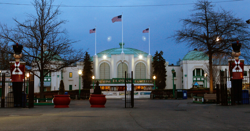 3 Charged With Stuffed Animal Heist at  Amusement Park Seen in ‘Big’