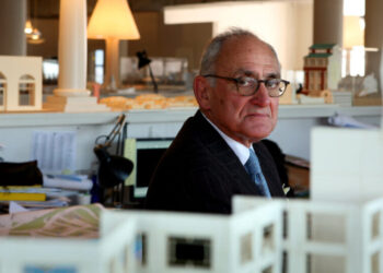 Robert A.M. Stern, Architect Who Reinvented Prewar Splendor, Dies at 86