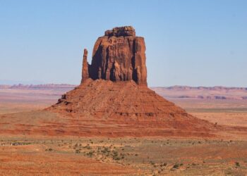 Soaring Red Rocks, Perfect Blue Skies and Half-Empty Tours