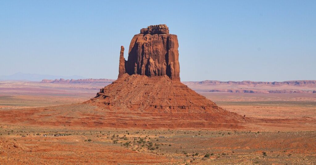 Soaring Red Rocks, Perfect Blue Skies and Half-Empty Tours