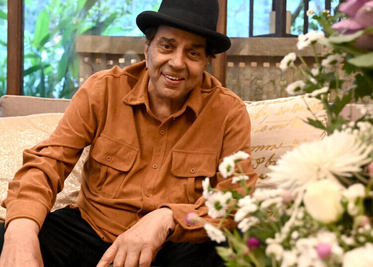 Dharmendra, Bollywood Leading Man Who Played Heroes and Thieves, Dies at 89