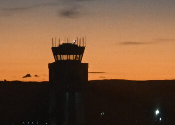 Duffy Won’t Give Timeline to Restore Flights as Shutdown Appears Near End