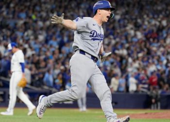 11th-inning homer lifts Dodgers over Blue Jays to win back-to-back World Series