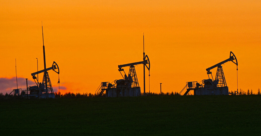 There’s a New Forecast for Peak Oil Demand. It’s Increasingly Cloudy.