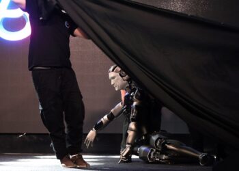 Russian Humanoid Robot Falls on Its Face in Hyped Debut