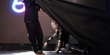 Russian Humanoid Robot Falls on Its Face in Hyped Debut