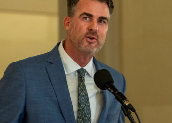 Oklahoma Governor Commutes Inmate’s Death Sentence Just Before Execution