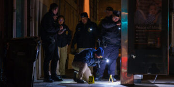 Police Officers Shoot Man Who Had Menaced Bystanders on Upper East Side