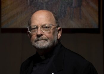 Chris Ponnet, Priest Who Preached Social Justice Far Beyond Pulpit, Dies at 68