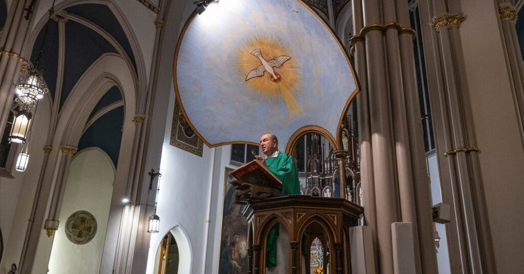 In Pulpits and Pews, Catholic Churches Urge Compassion for Immigrants