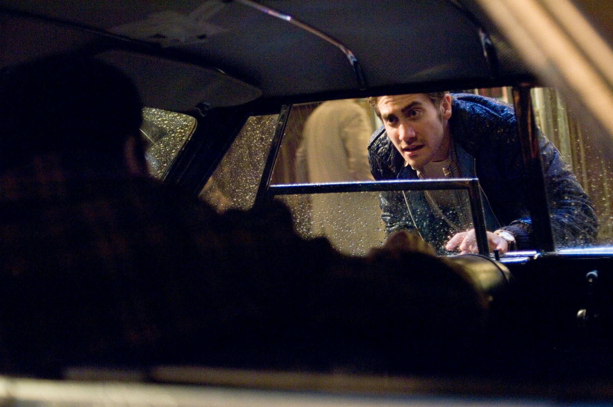 Jake Gyllenhaal looking inside a car in the movie Zodiac